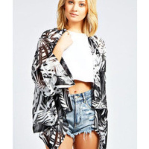 4/$25 Floral print kimono with wide sleeves - Picture 10 of 10